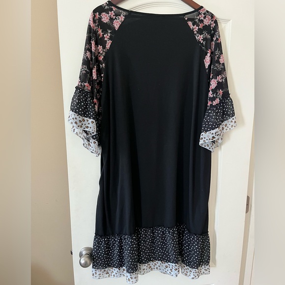 Bloomchic Black with Bell Sleeves Mid/Length Dress women’s size 3X - Picture 4 of 14